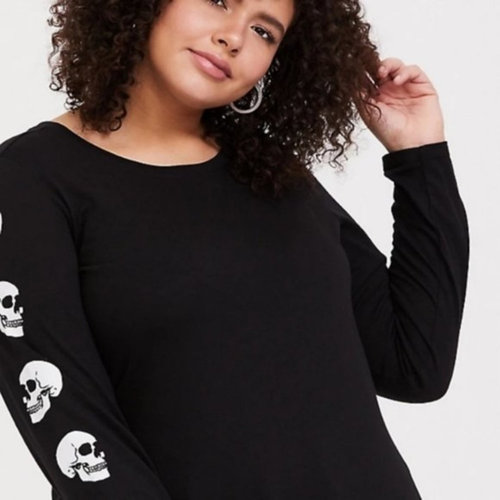 3#165, Plus Size 6X, NWT Torrid Skull Shirt